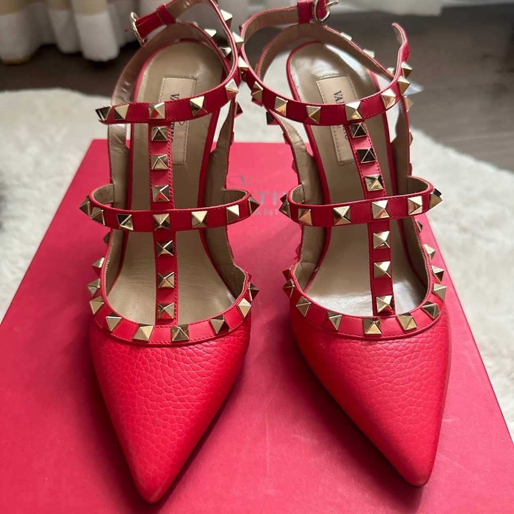 Brand New Valentino Rockstud Pump, All red, Size 7.5